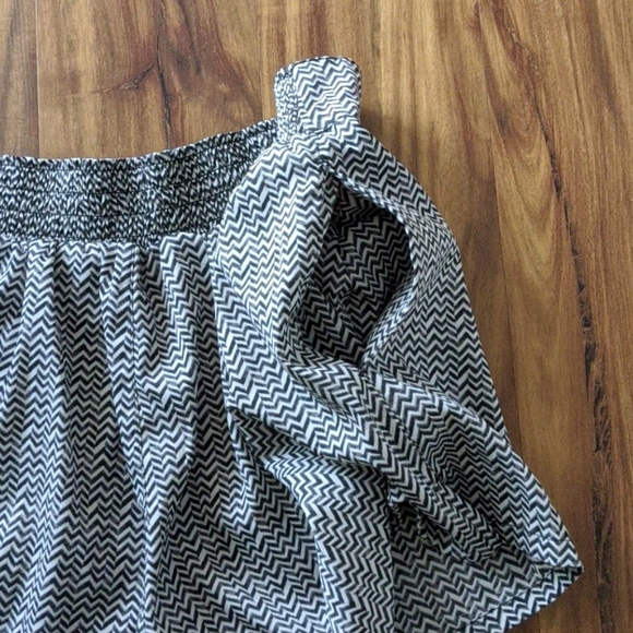 American Eagle Outfitters Fabric Shorts - Picture 4 of 4